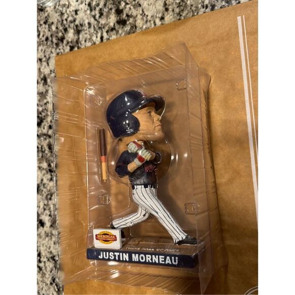 Justin Morneau 2020 Bobblehead Twins Hall of Fame - Picture 8 of 12